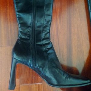 Black Real Leather, 3 1/2 inch heel Nine West size 6 Boots